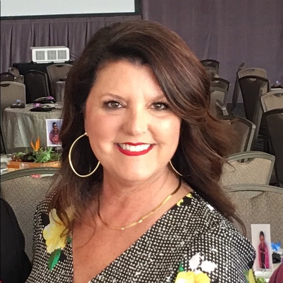 Meet your Posher, Laura - Picture 2 of 2